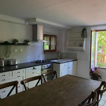 Jolie Maisonnette Hébergement de vacances Niozelles